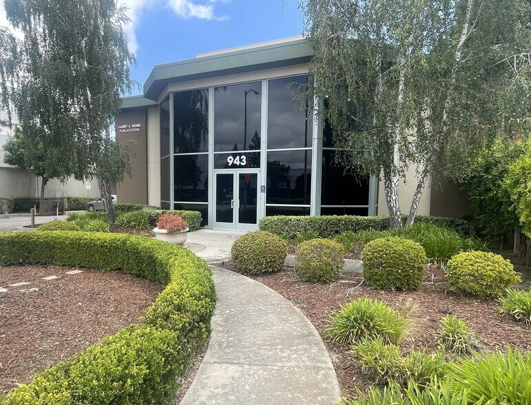 Primary Photo Of 943 N Shoreline Blvd, Mountain View Light Manufacturing For Sale