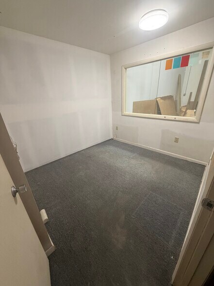 More Photos Of 12755 N 60th St, Clearwater Warehouse For Lease