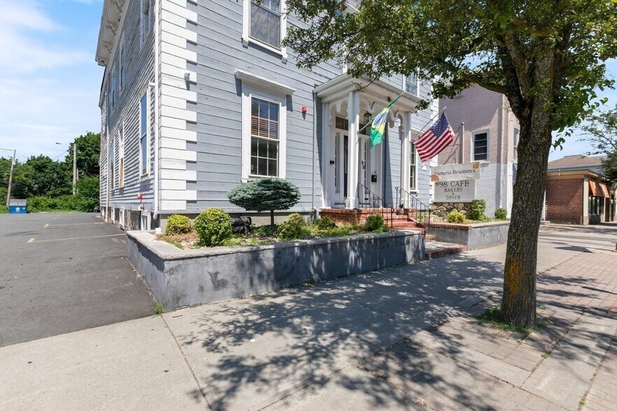 More Photos Of 98 Main St, Peabody General Retail For Sale