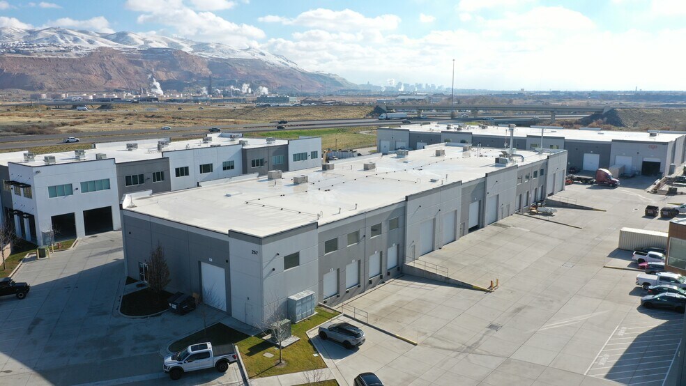 More Photos Of 257 River Bend Way, North Salt Lake Light Distribution For Lease