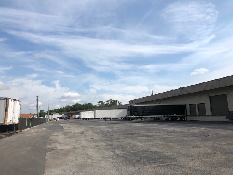 More Photos Of 6127-6157 Cyril Ave, Orlando Manufacturing For Lease