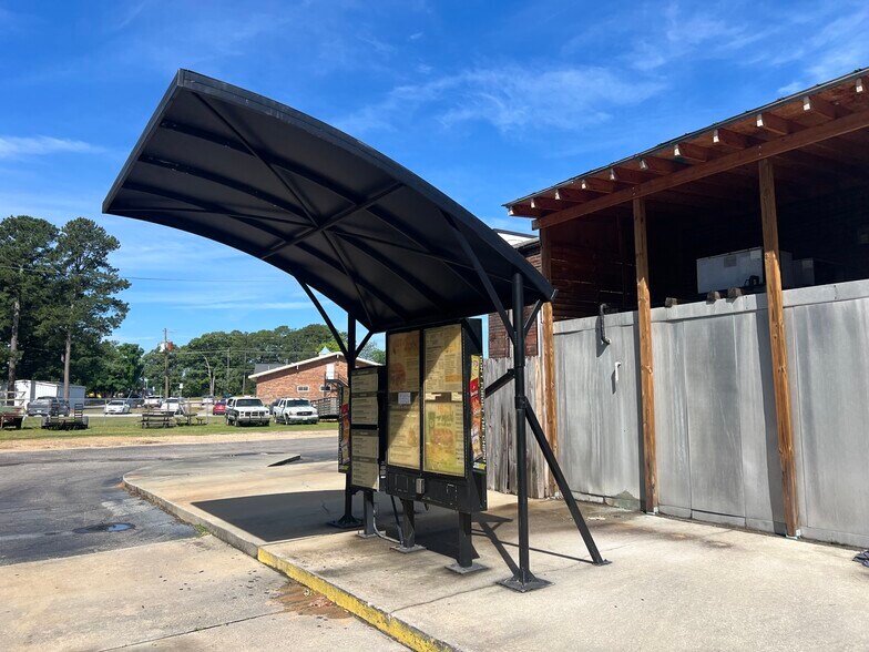 More Photos Of 5025 Santa Fe Dr, Fayetteville General Retail For Sale