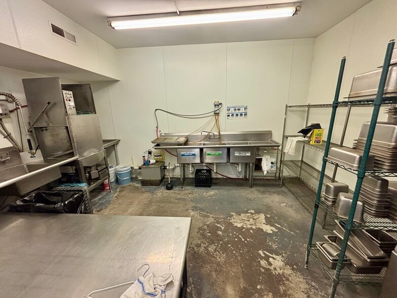 More Photos Of 106 E 4th St, Washington Restaurant For Sale