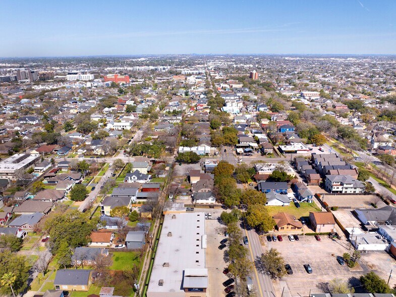 More Photos Of 1333-1335 Yale St, Houston General Retail For Sale