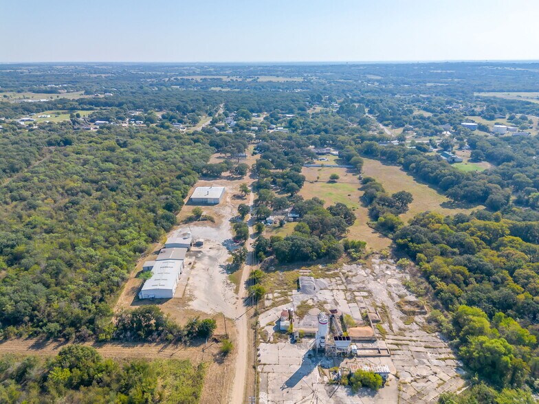 More Photos Of 3545 N Main St, Cleburne Industrial For Lease