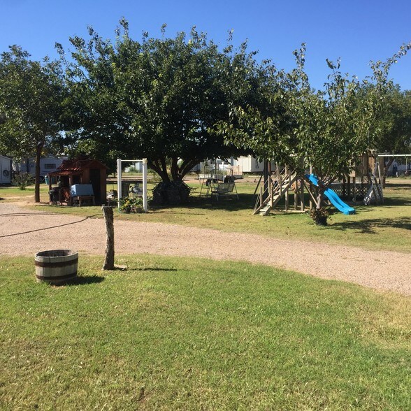 More Photos Of 2203 Woodrow Rd, Lubbock Trailer Camper Park For Sale