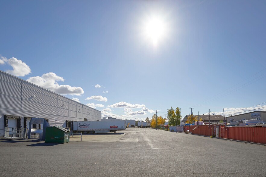 More Photos Of 2625-2655 Boul Jacques-Cartier E, Longueuil Flex For Lease