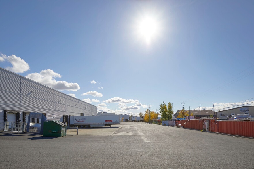 More Photos Of 2625-2655 Boul Jacques-Cartier E, Longueuil Flex For Lease