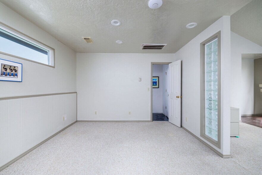 More Photos Of 3120 Hwy 87, Crystal Beach Office Residential For Sale