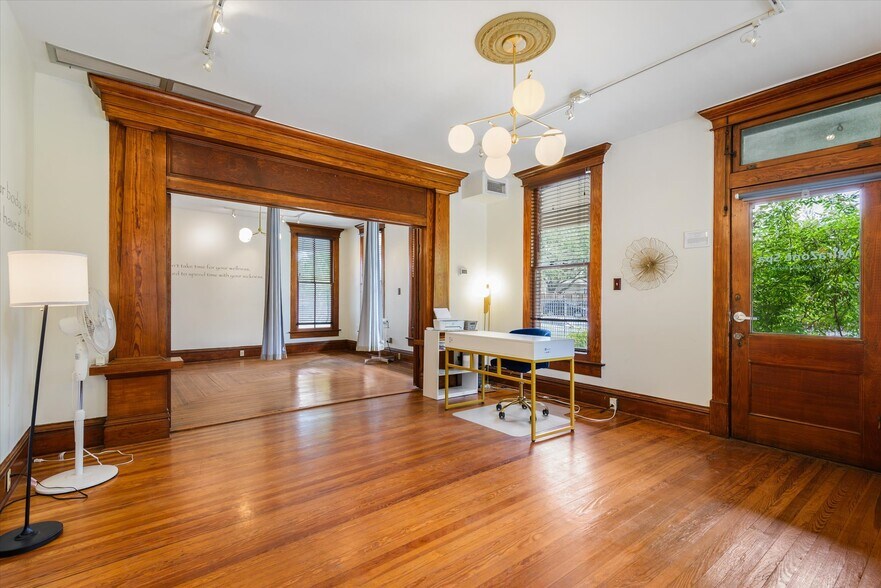 More Photos Of 119 E 20th St, Houston Office Residential For Sale