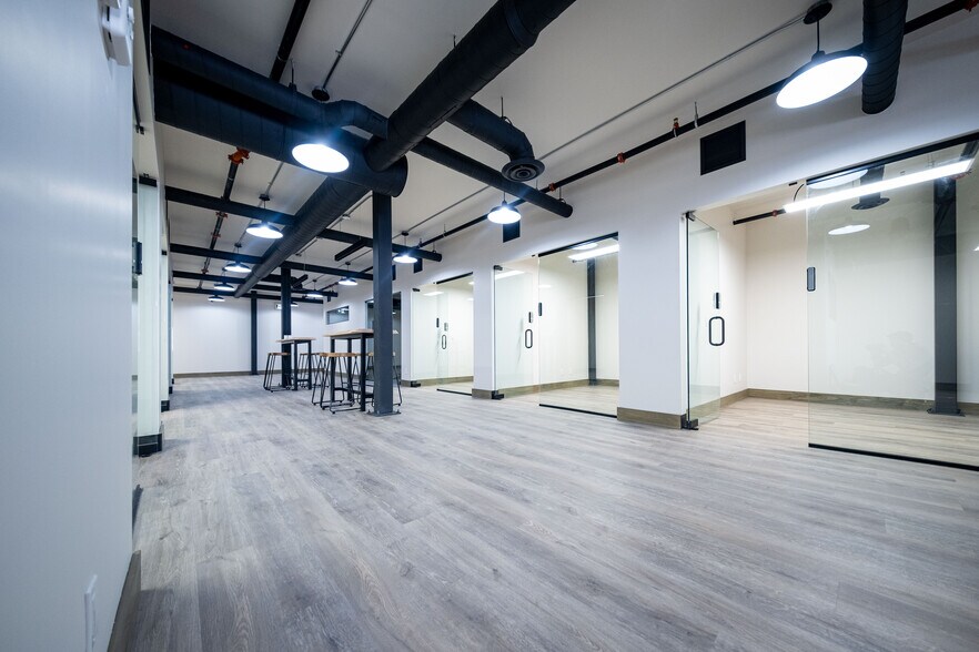 More Photos Of 4635 Queen St, Niagara Falls Office For Sale