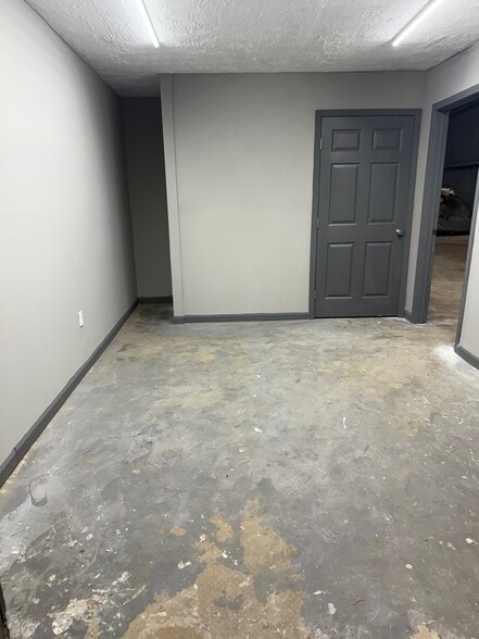 More Photos Of 1350 Commerce Dr, Stockbridge Warehouse For Lease