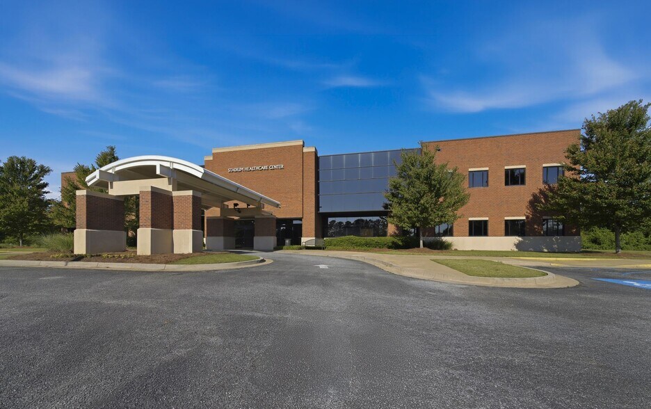 More Photos Of 1810 Stadium Dr, Phenix City Medical For Lease