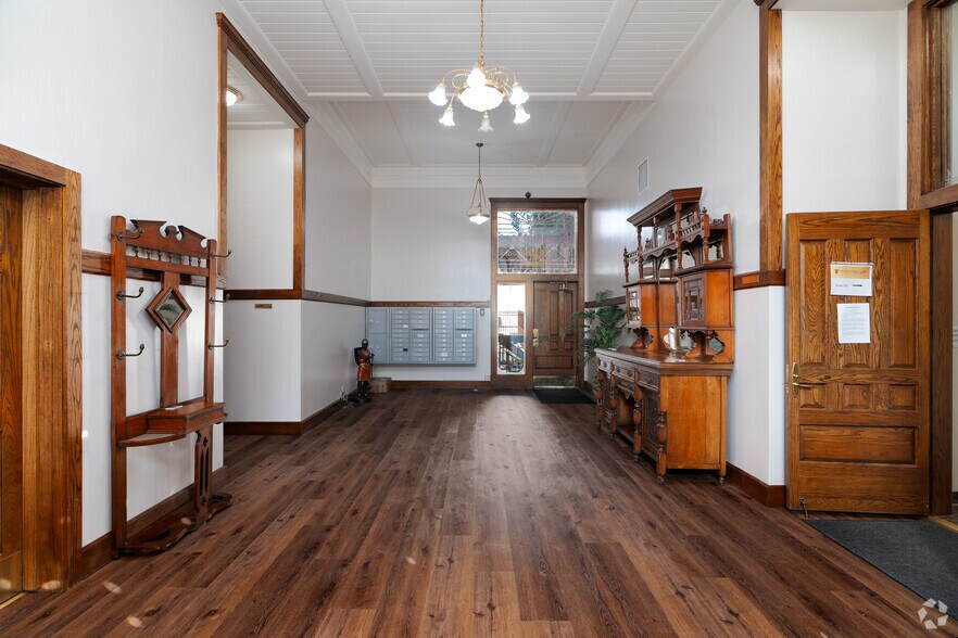 More Photos Of 1712 19th St, Bakersfield Office For Lease