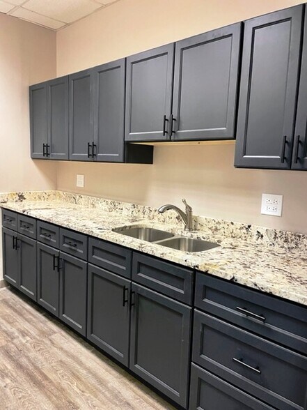 More Photos Of 718 Ogden Ave, Downers Grove Loft Creative Space For Lease