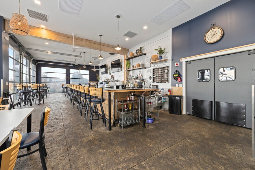 More Photos Of 2330 River Ave, Sandusky Restaurant For Sale