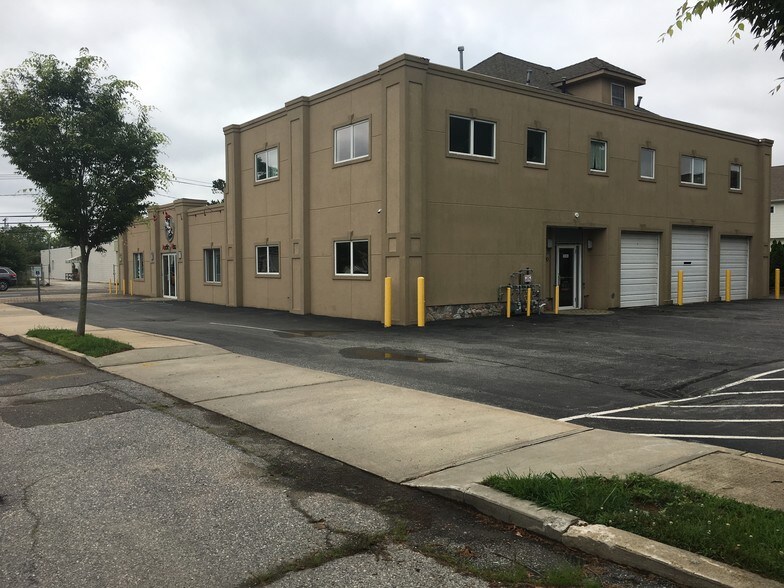 More Photos Of 620 W Montauk Hwy, Lindenhurst Freestanding For Sale