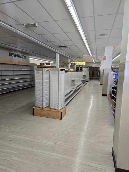 More Photos Of 40-42 W Market St, York Storefront For Lease