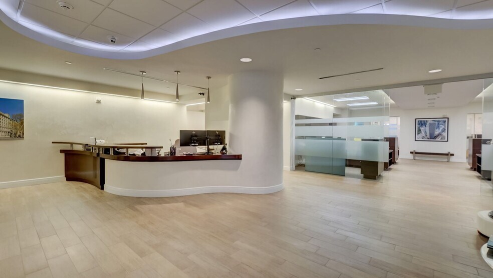 More Photos Of 270 Biscayne Boulevard Way, Miami Hotel For Lease