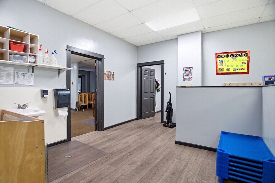 More Photos Of 3659 S Cedar Ave, Minneapolis Storefront Retail Office For Sale