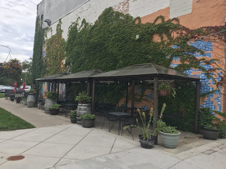 More Photos Of 5611 6th Ave, Kenosha Restaurant For Lease