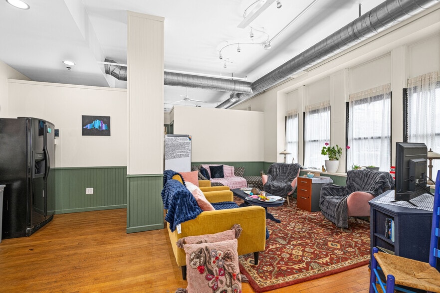 More Photos Of 202 E Superior St, Duluth Office For Sale