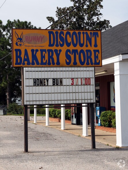 More Photos Of 4500 S Hickory St, Loxley Freestanding For Lease