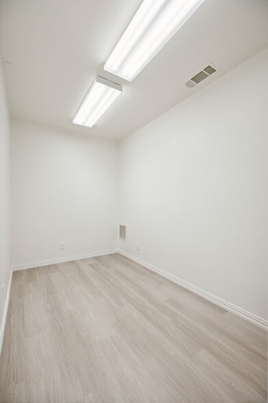 More Photos Of 3606 Marvin D Love Fwy, Dallas Medical For Lease