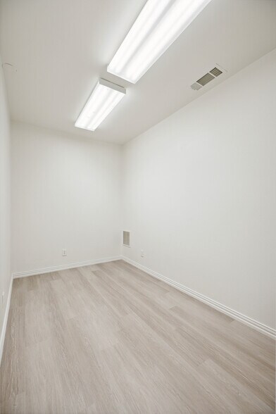 More Photos Of 3606 Marvin D Love Fwy, Dallas Medical For Lease