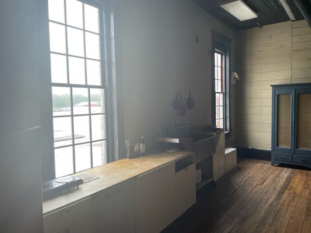 More Photos Of 100 E Hubbard St, Lindale Storefront For Sale