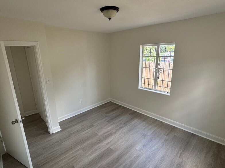 More Photos Of 246 W Hillsborough Ave, Tampa Office Residential For Lease