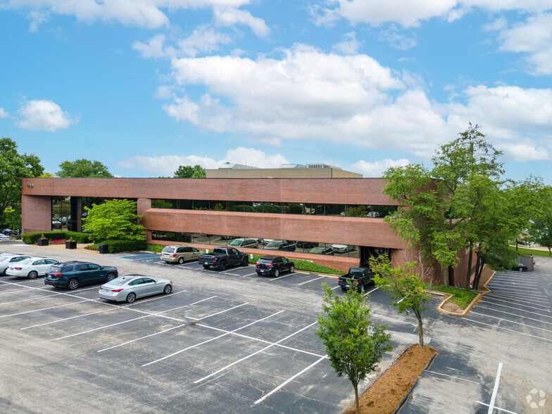 Primary Photo Of 999 Executive Parkway Dr, Creve Coeur Office For Lease