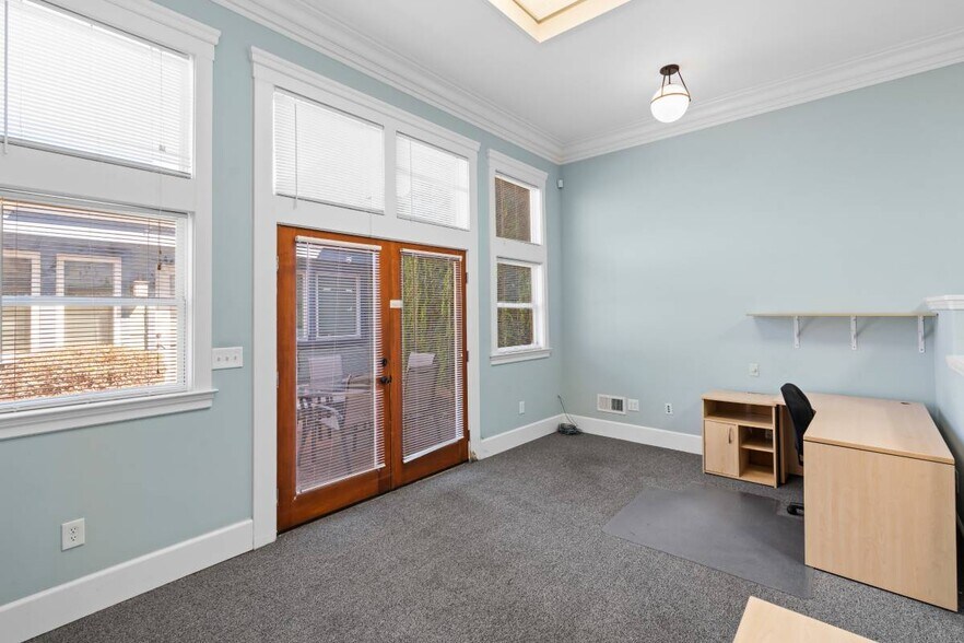 More Photos Of 5666 Telegraph Ave, Oakland Office For Sale