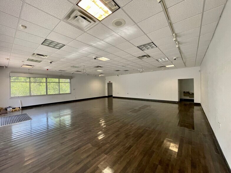 More Photos Of E Innes St, Salisbury Unknown For Lease