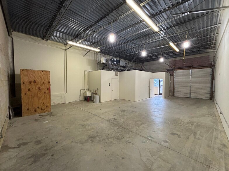 More Photos Of 110 Harmon Dr, Blackwood Light Distribution For Lease