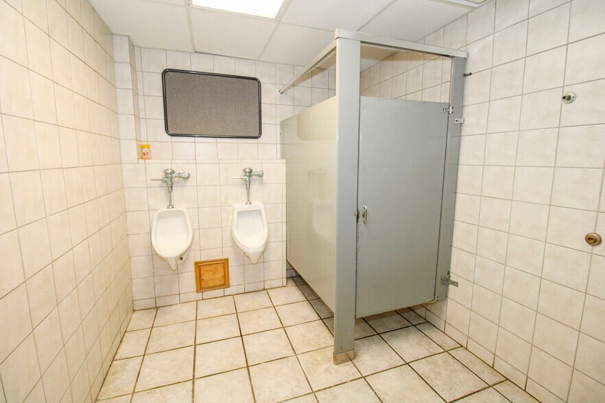 More Photos Of 125 Main St, Huron Bowling Alley For Sale