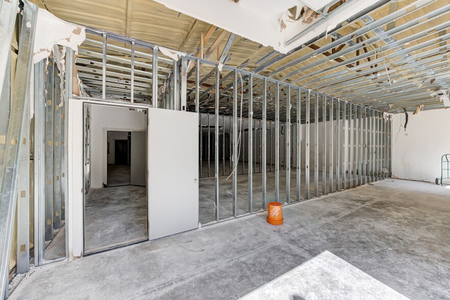 More Photos Of 3875 E Waterloo Rd, Edmond Warehouse For Lease