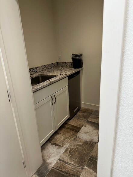 More Photos Of 811 S 6th St, Las Vegas Office For Lease