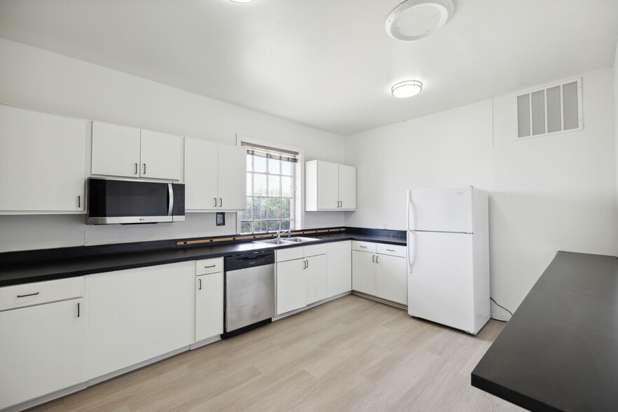 More Photos Of 3606 Marvin D Love Fwy, Dallas Medical For Lease
