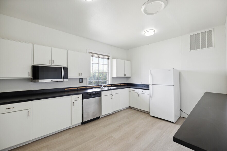 More Photos Of 3606 Marvin D Love Fwy, Dallas Medical For Lease