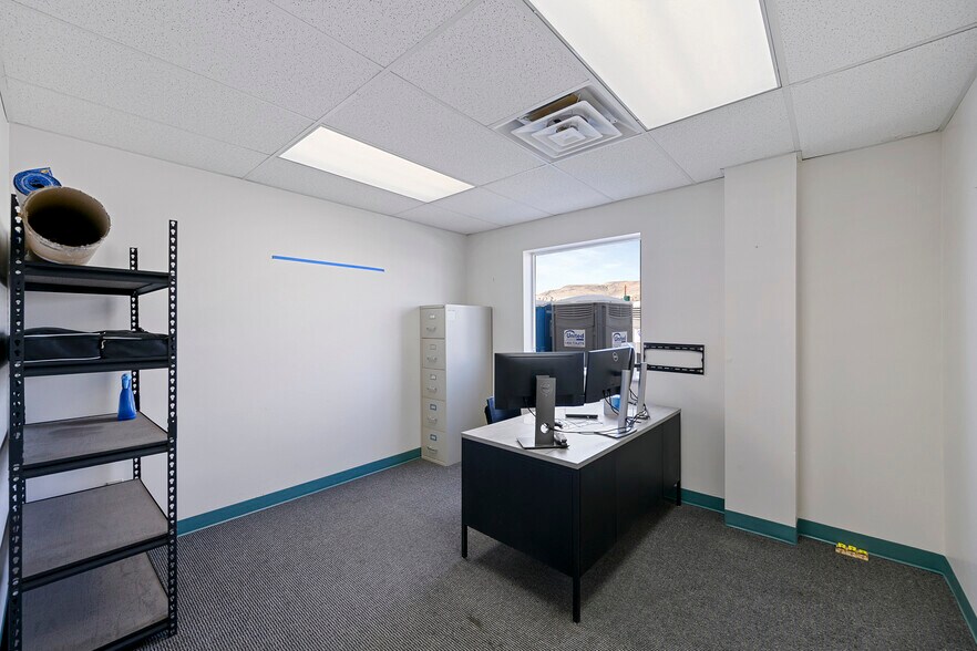 More Photos Of 44-46 Wilkins Peak Dr, Rock Springs Warehouse For Sale