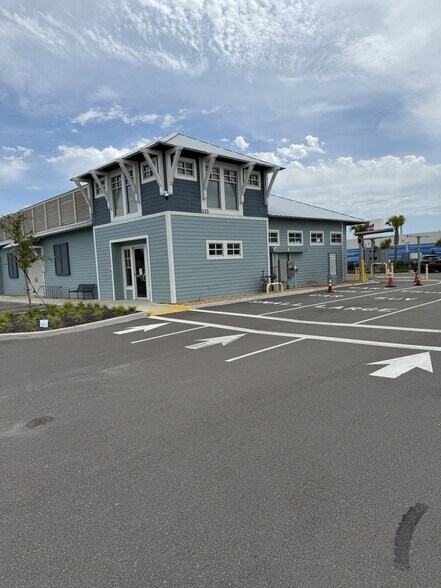More Photos Of 335 Beachfront Dr, Saint Johns Freestanding For Lease