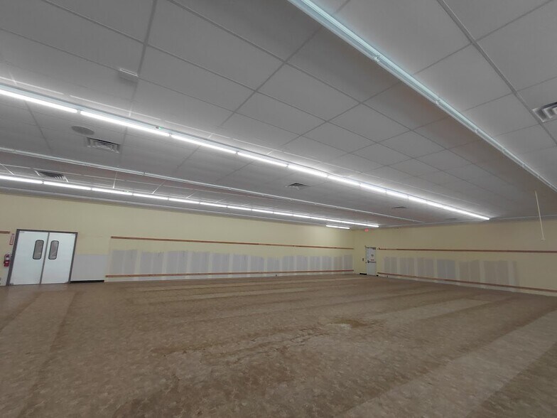 More Photos Of 109 E Clark St, La Plata Freestanding For Lease