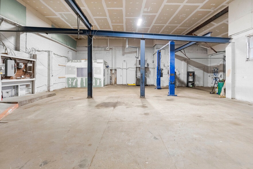 More Photos Of 1923 Old Eastern Ave, Essex Service For Lease