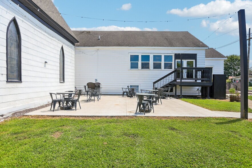 More Photos Of 206 W Spruce St, Gillespie Religious Facility For Sale