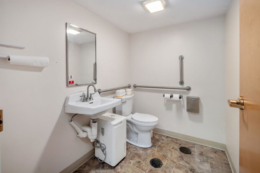 More Photos Of 4956 NY-30, Schoharie Flex For Sale