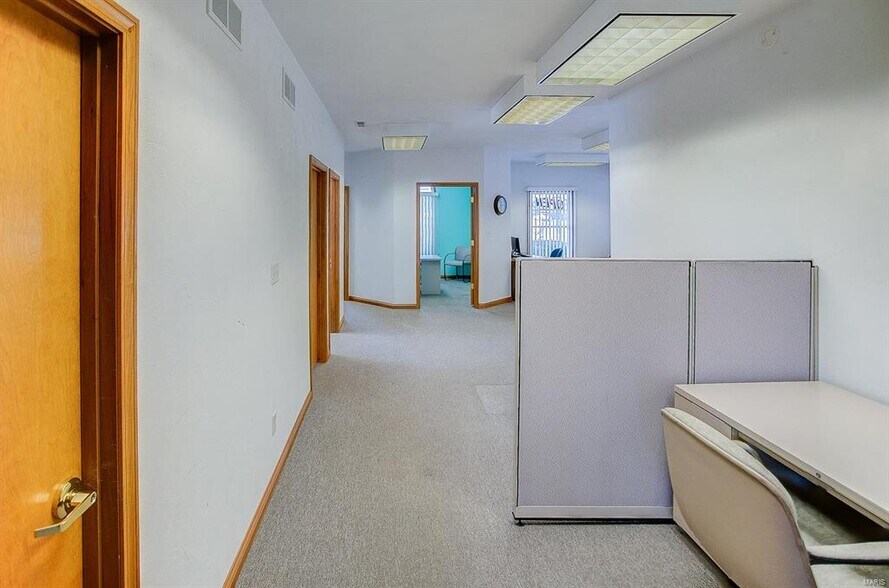 More Photos Of 824 N Market St, Waterloo Medical For Sale