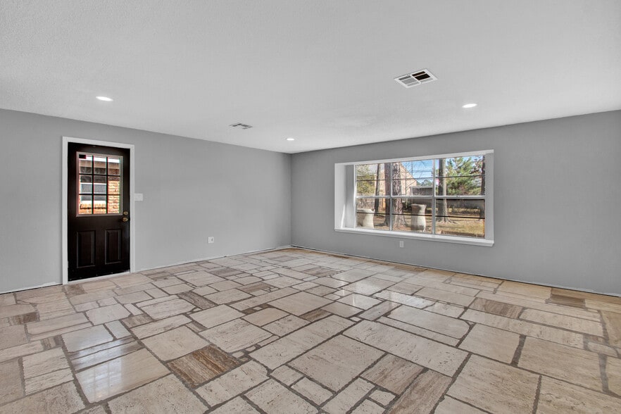 More Photos Of 26206 Oak Ridge Dr, Spring Office For Sale