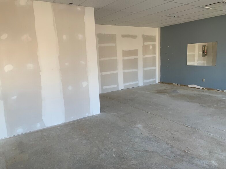 More Photos Of 67-73 Huttleston Ave, Fairhaven Unknown For Lease