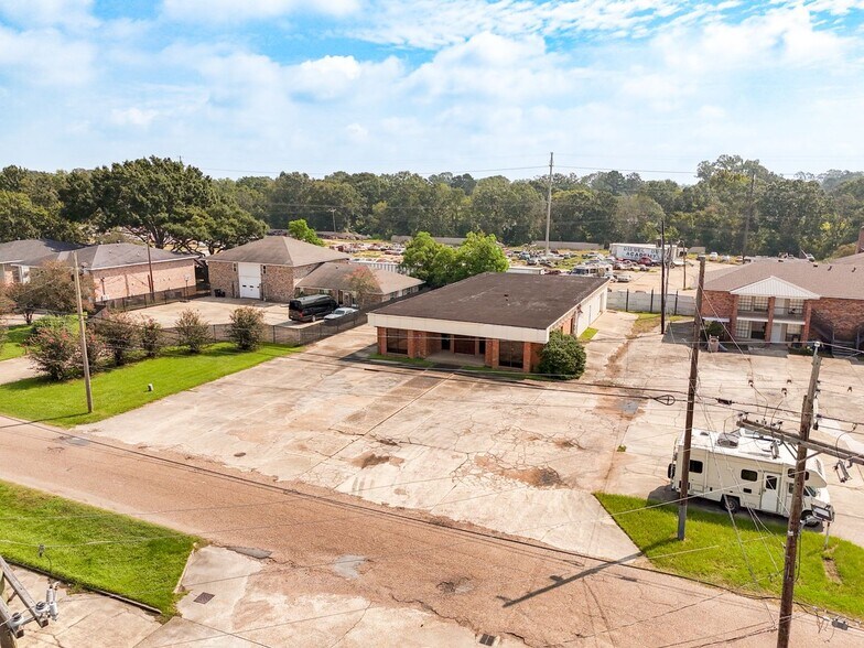 More Photos Of 6405 Quinn Dr, Baton Rouge Office For Sale